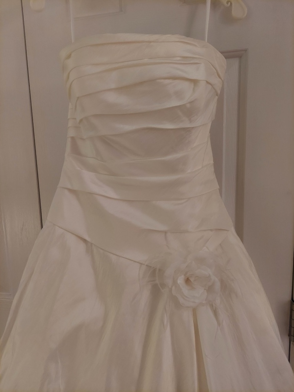 Kathy Ireland Ivory Strapless Wedding Gown - STUNNING!